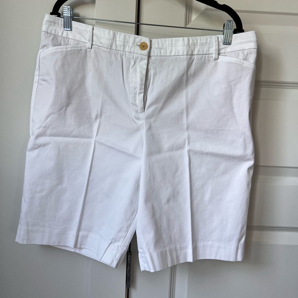 Talbots White Stretch “Perfect Short” – 16 Petite